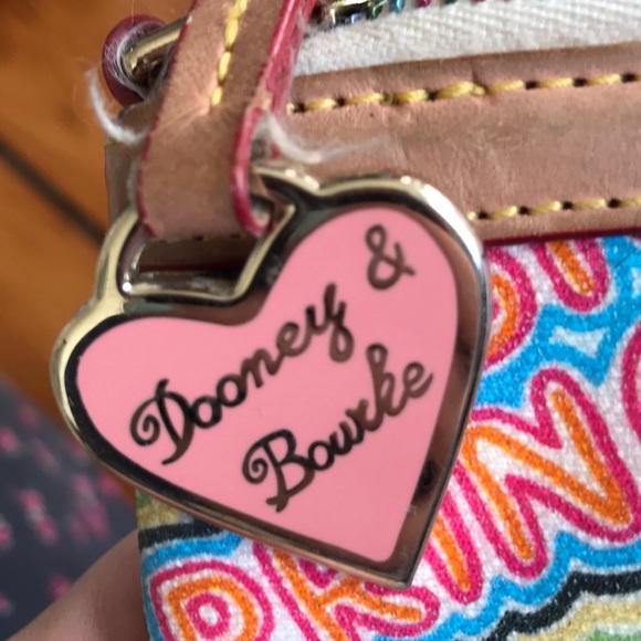 Disney Dooney & Bourke - 👸🏻👸🏼👸🏾 - Picture 6 of 7